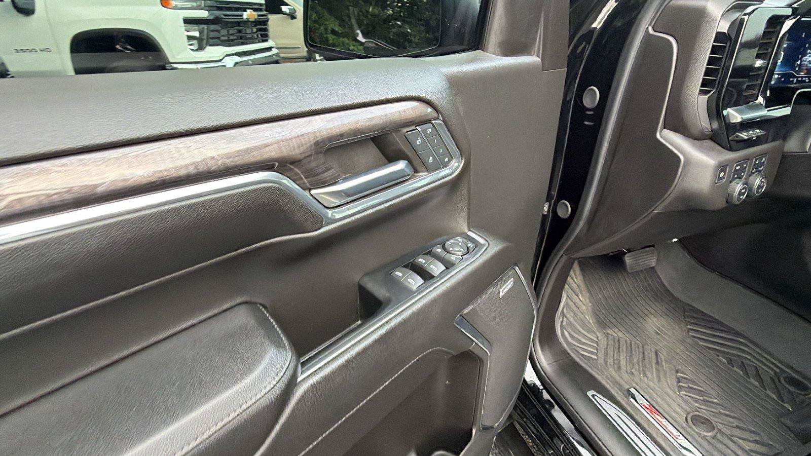 Used 2024 Chevrolet Silverado 1500 LTZ w/ LTZ Premium Package AWD/4WD image 16