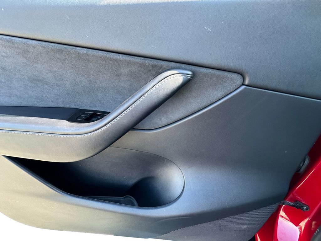 Used 2021 Tesla Model Y Long Range image 11