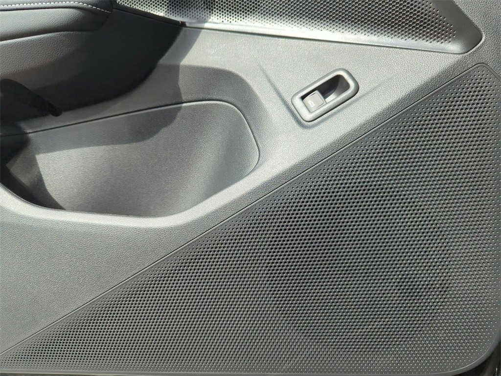 New 2026 Volkswagen Tiguan SE image 17