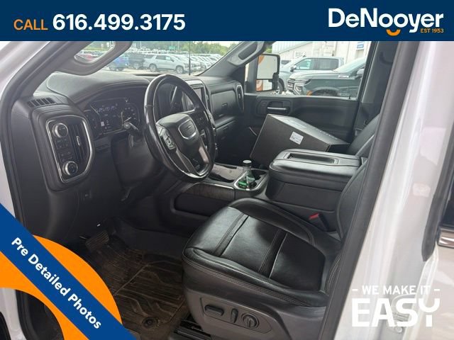 Used 2022 GMC Sierra 3500 Denali w/ Denali Ultimate Package AWD/4WD image 9
