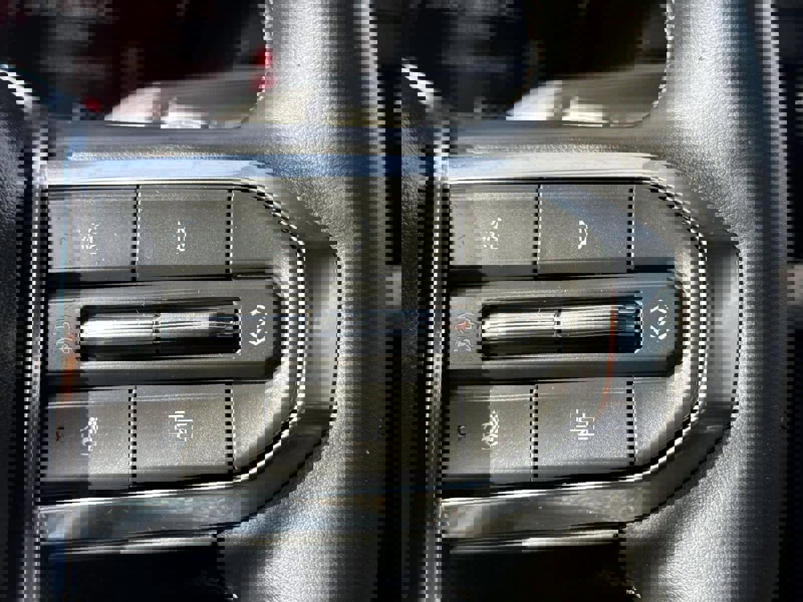 Used 2025 GMC Acadia Elevation image 25