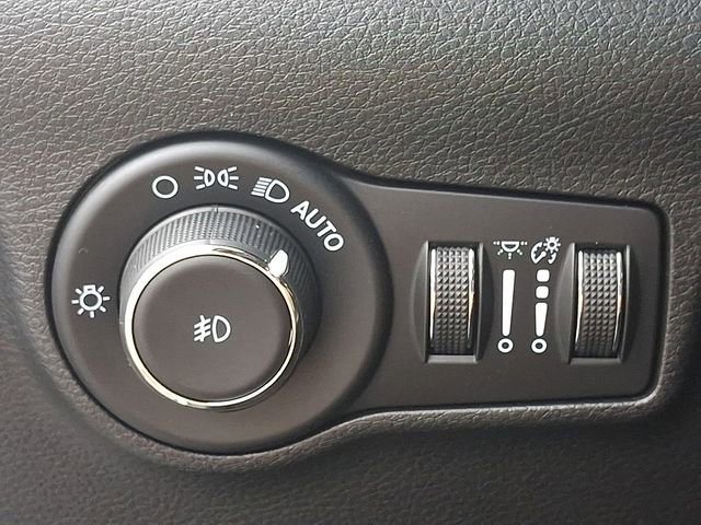 Used 2023 Jeep Compass Latitude image 24