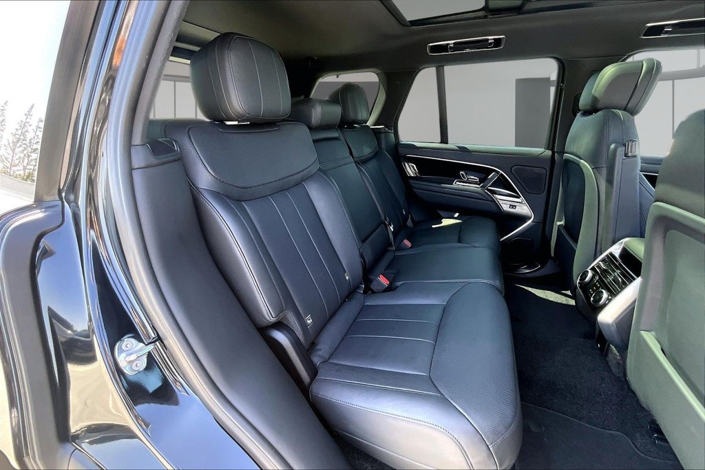 Certified 2025 Land Rover Range Rover SE AWD/4WD image 23