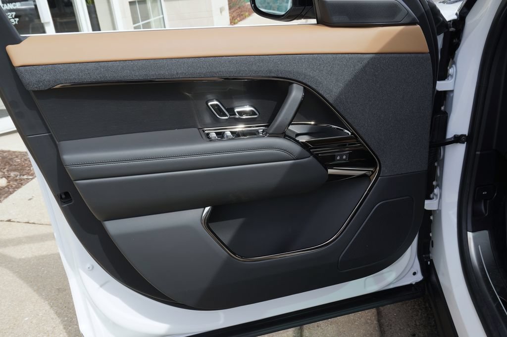 New 2026 Land Rover Range Rover Sport Dynamic SE AWD/4WD image 10