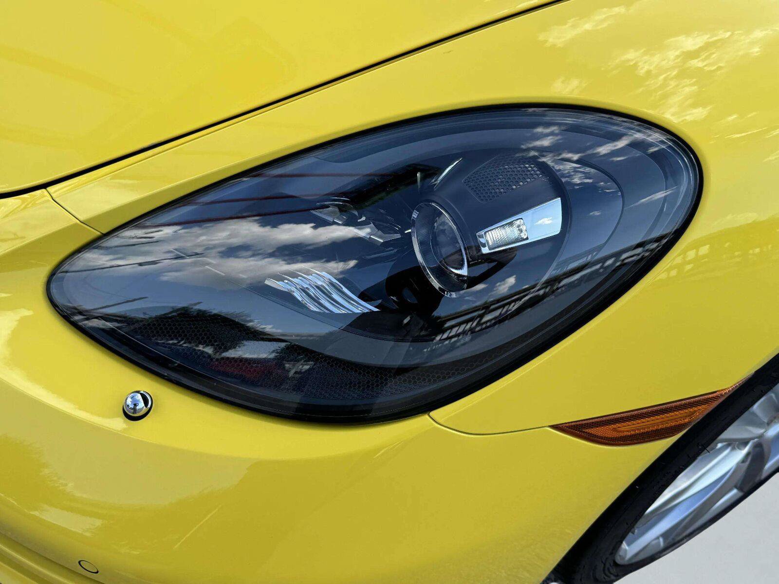 Used 2018 Porsche 718 Boxster RWD image 13