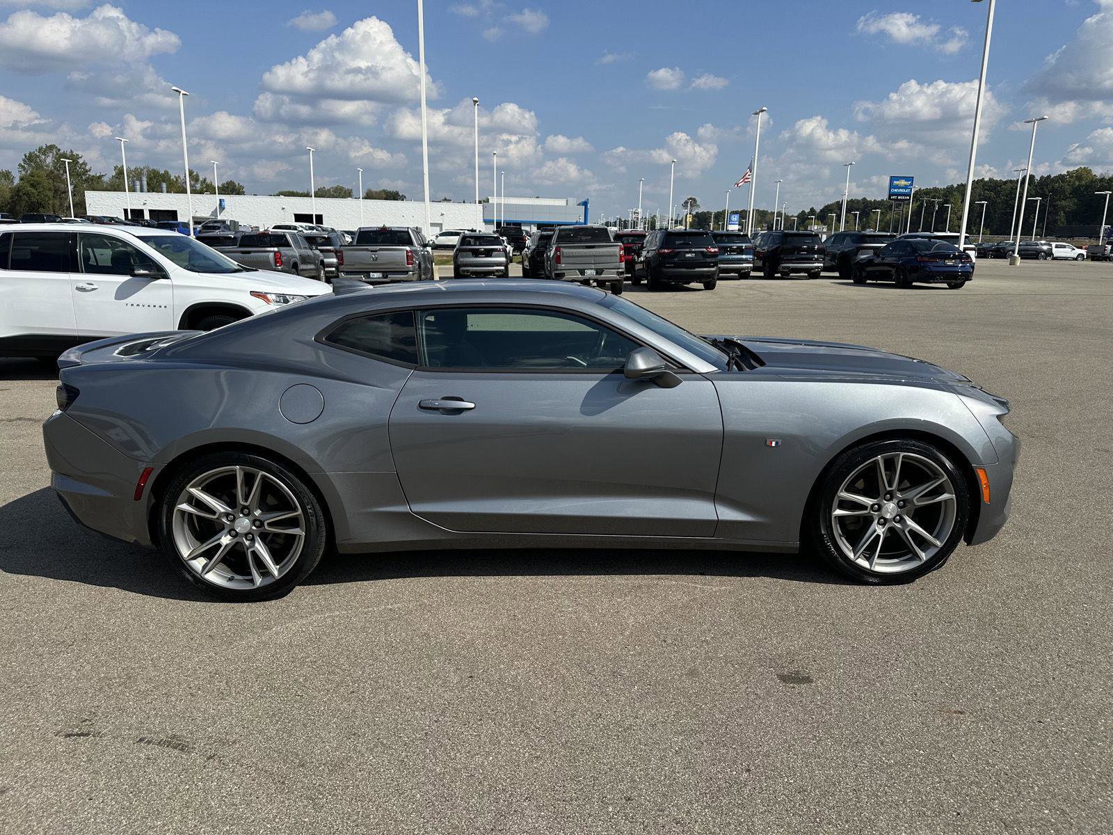 Used 2020 Chevrolet Camaro LT w/ RS Package image 8