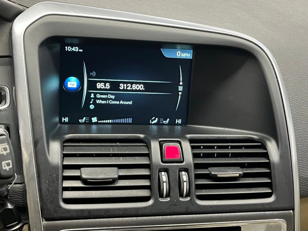 Used 2016 Volvo XC60 T5 Premier image 24