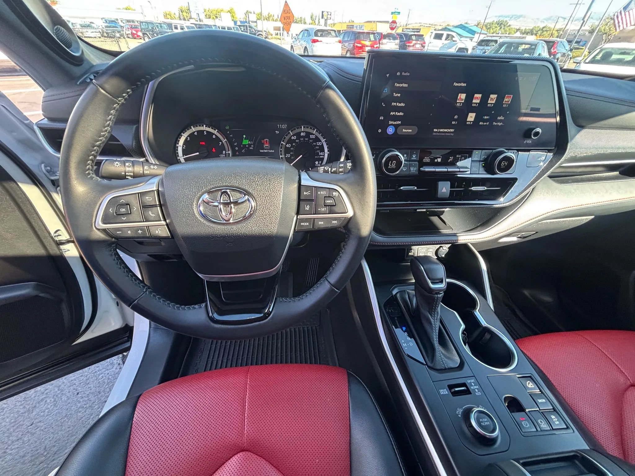 Used 2023 Toyota Highlander XSE AWD/4WD image 7