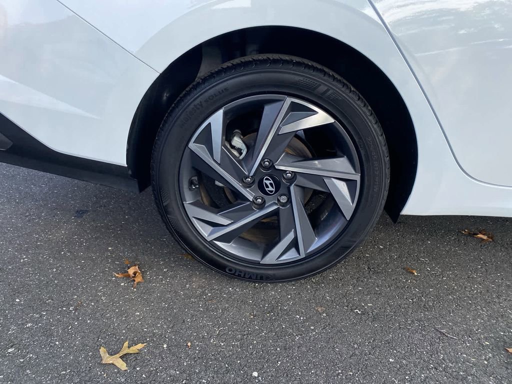 Used 2025 Hyundai Elantra Sport image 24