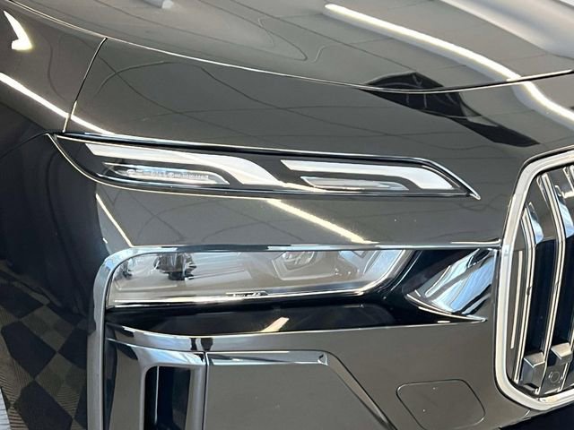 Used 2024 BMW 760i xDrive AWD/4WD image 9