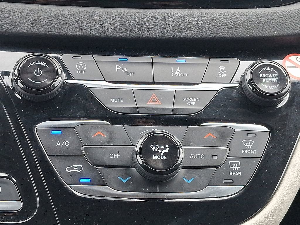 Used 2024 Chrysler Pacifica Touring-L FWD image 15