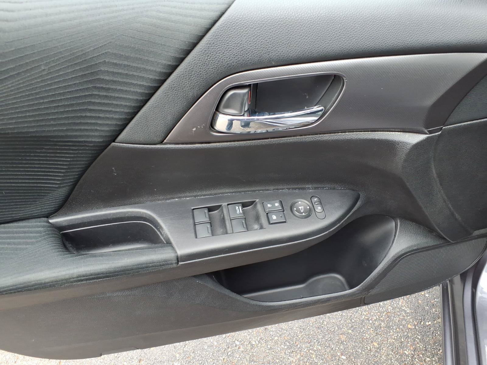 Used 2015 Honda Accord LX image 13