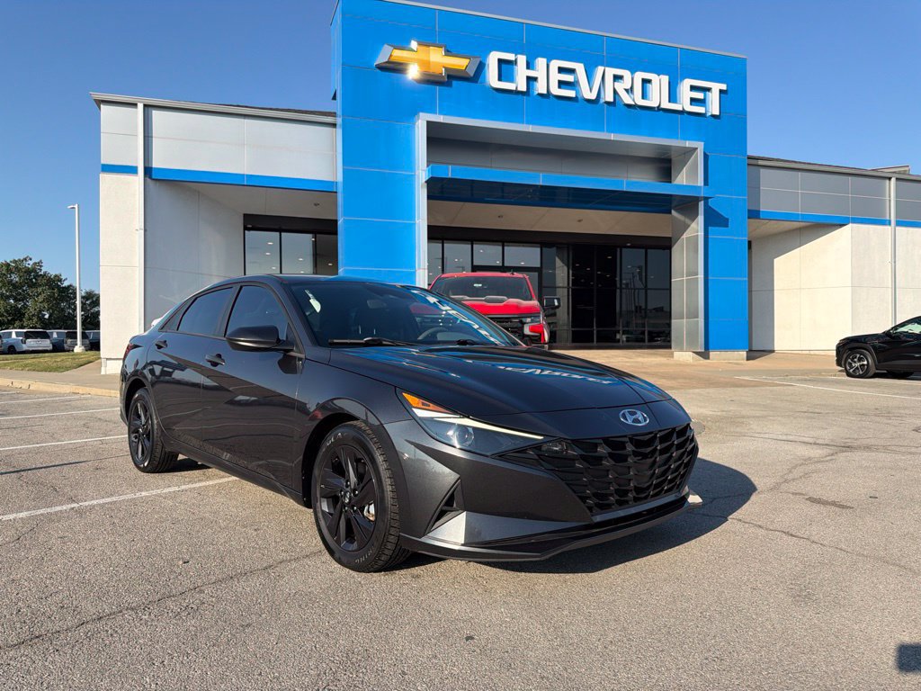 Used 2022 Hyundai Elantra SEL w/ Preferred Accessory Package FWD image 1