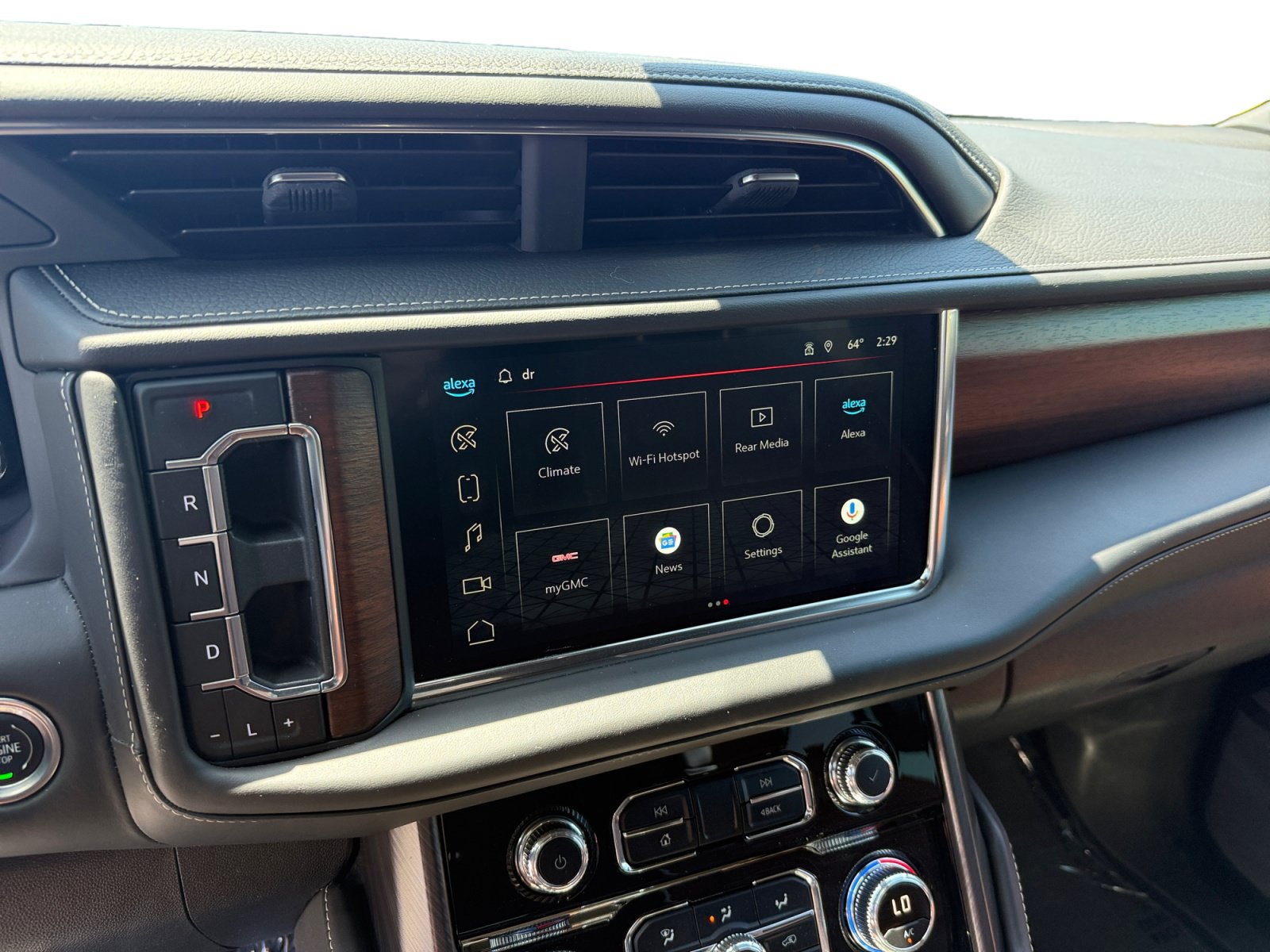 Used 2024 GMC Yukon XL Denali Ultimate AWD/4WD image 12