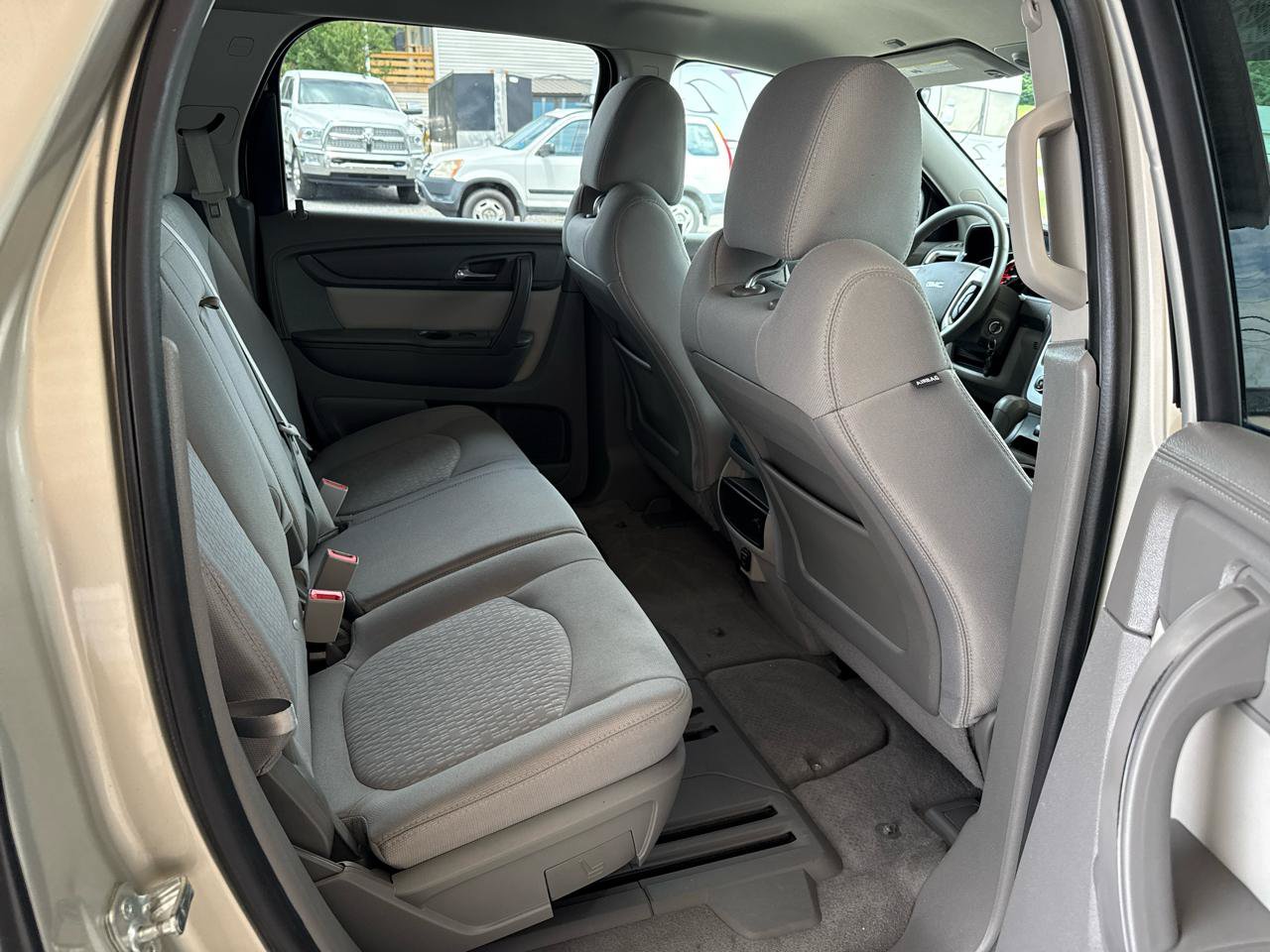 Used 2014 GMC Acadia SLE FWD image 16