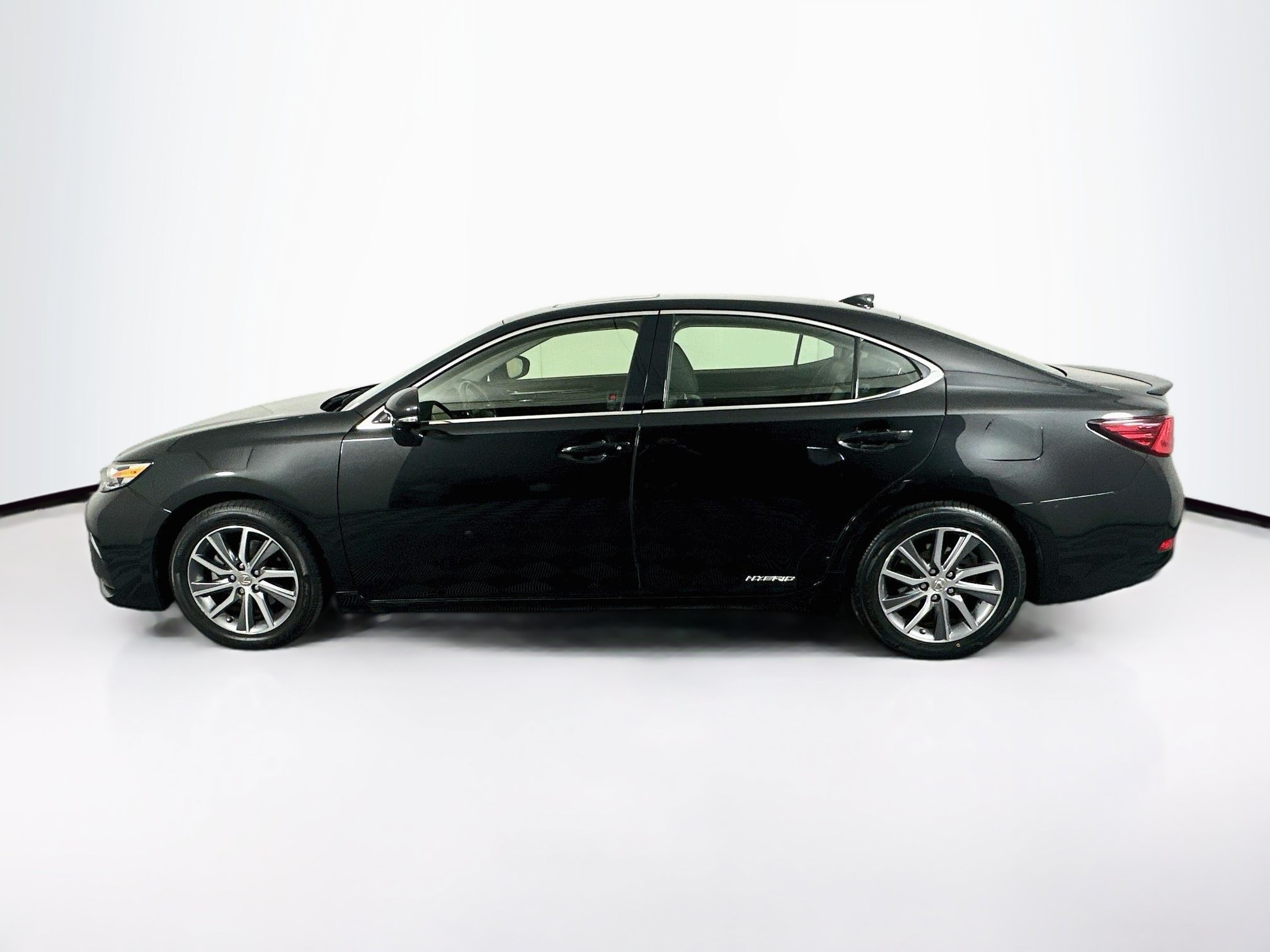 Used 2017 Lexus ES 300h FWD image 4
