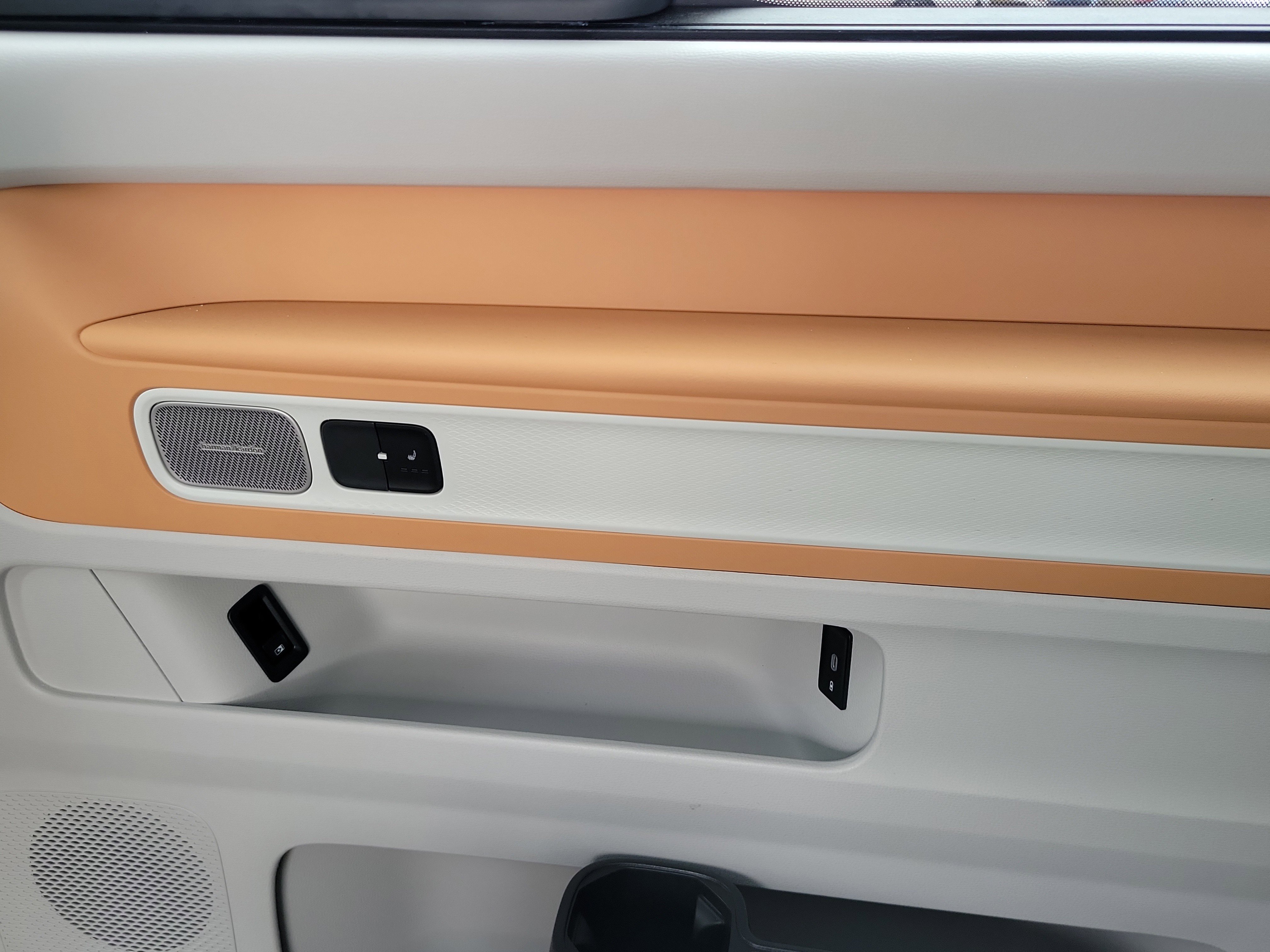 Used 2025 Volkswagen ID. Buzz 1st Edition image 11