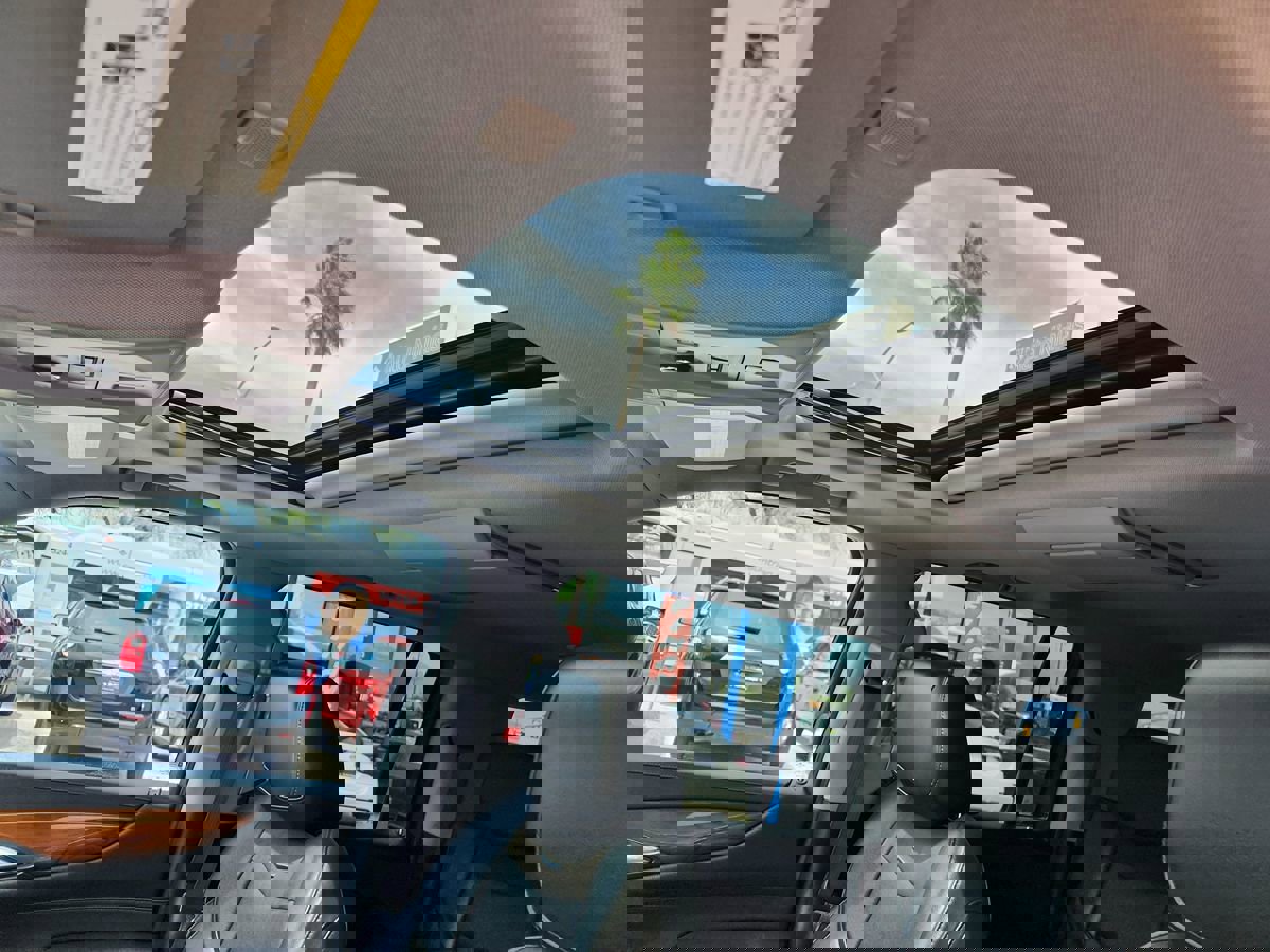 Used 2017 Cadillac Escalade ESV Luxury image 31