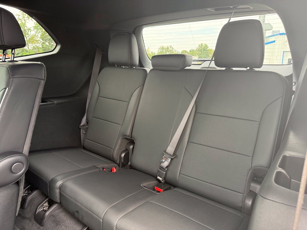 Used 2025 Buick Enclave Preferred AWD/4WD image 19