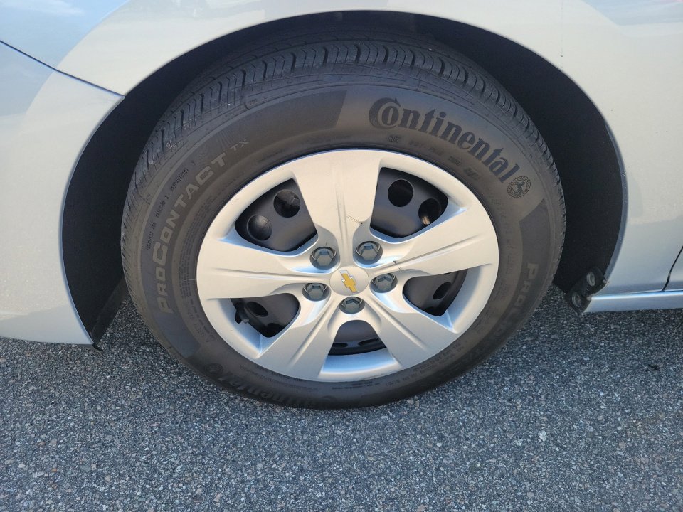 Used 2018 Chevrolet Cruze LS FWD image 31