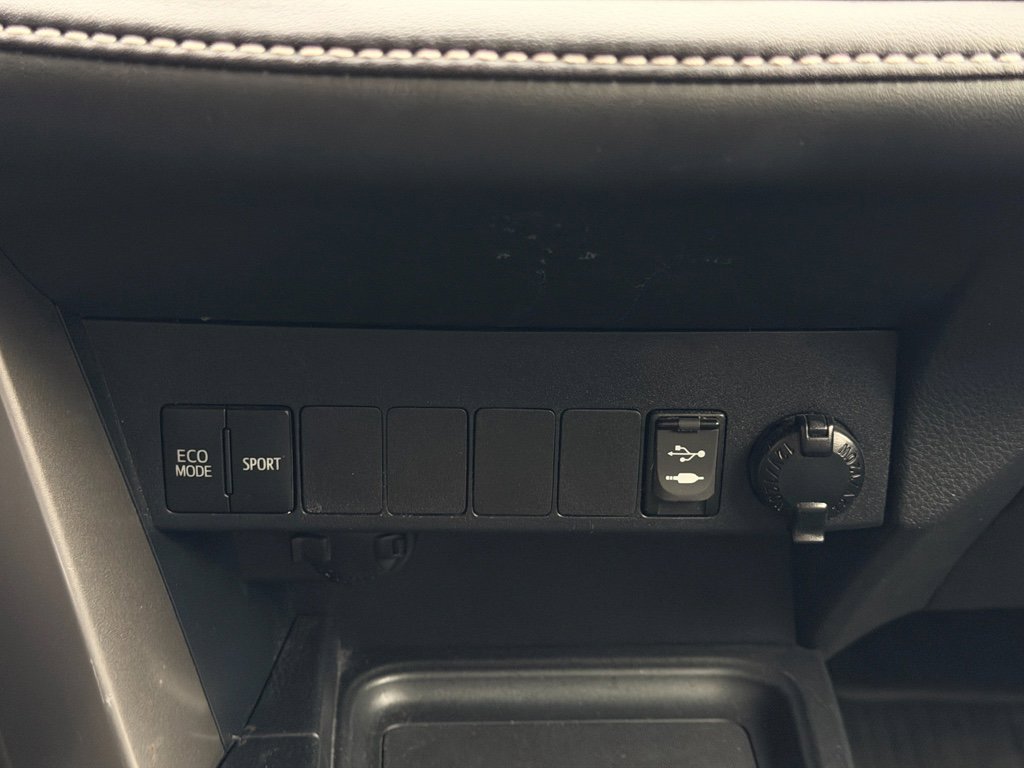 Used 2018 Toyota RAV4 XLE image 28