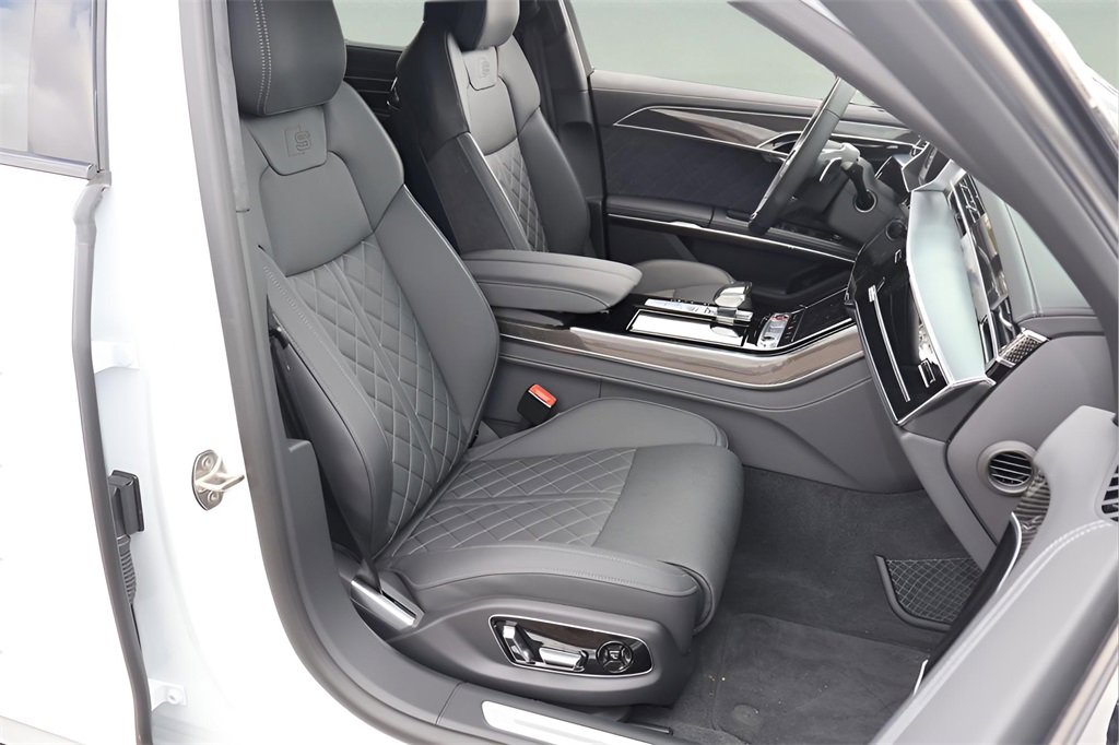 Used 2025 Audi S8 w/ Executive Package image 18