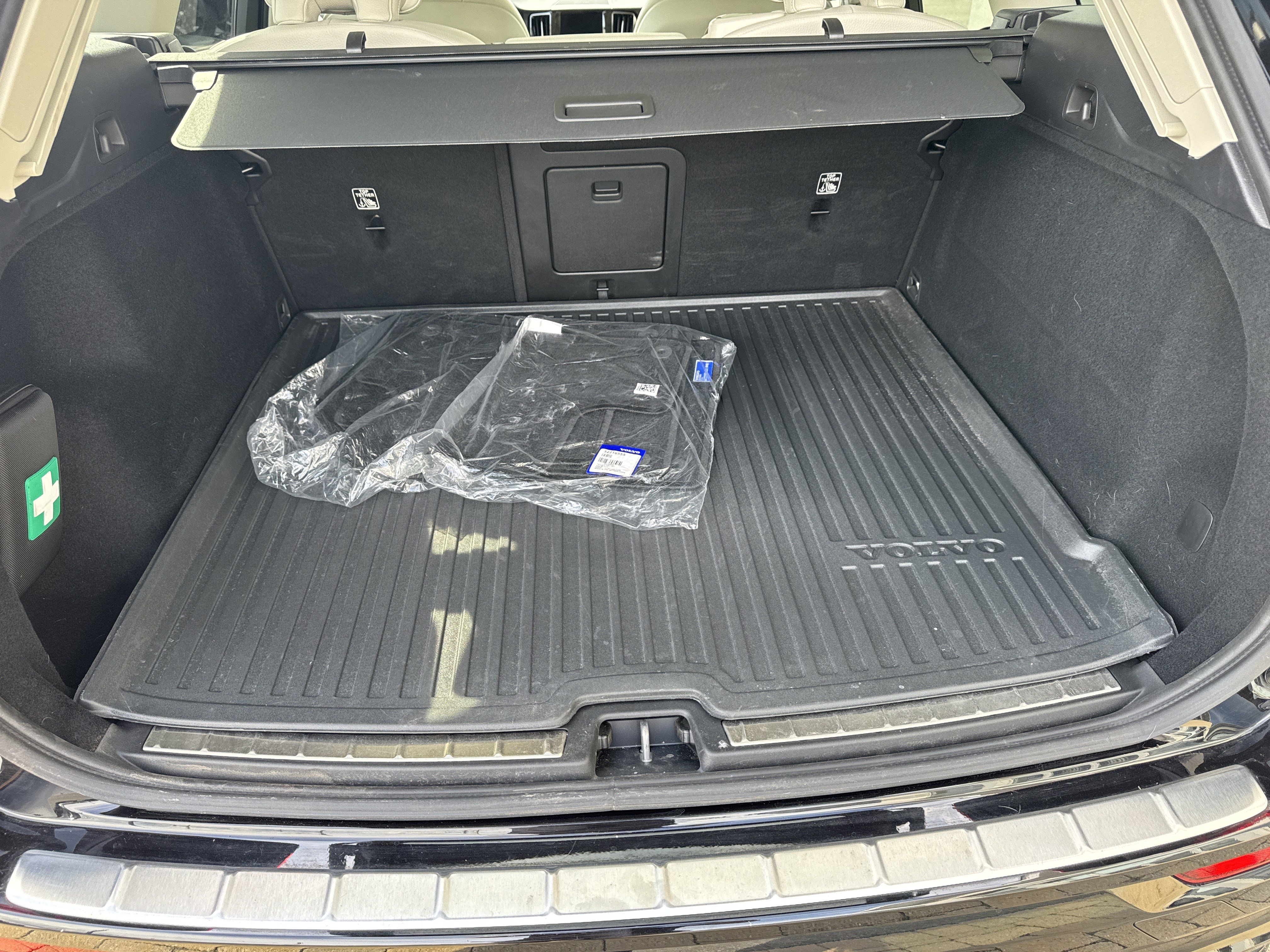 Used 2024 Volvo XC60 B5 Plus w/ Protection Package Premier image 31
