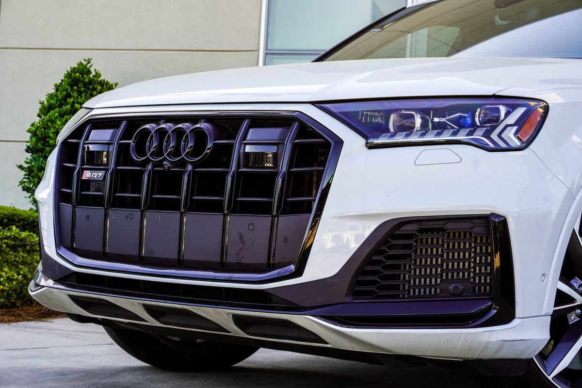 Used 2023 Audi SQ7 Prestige AWD/4WD image 2