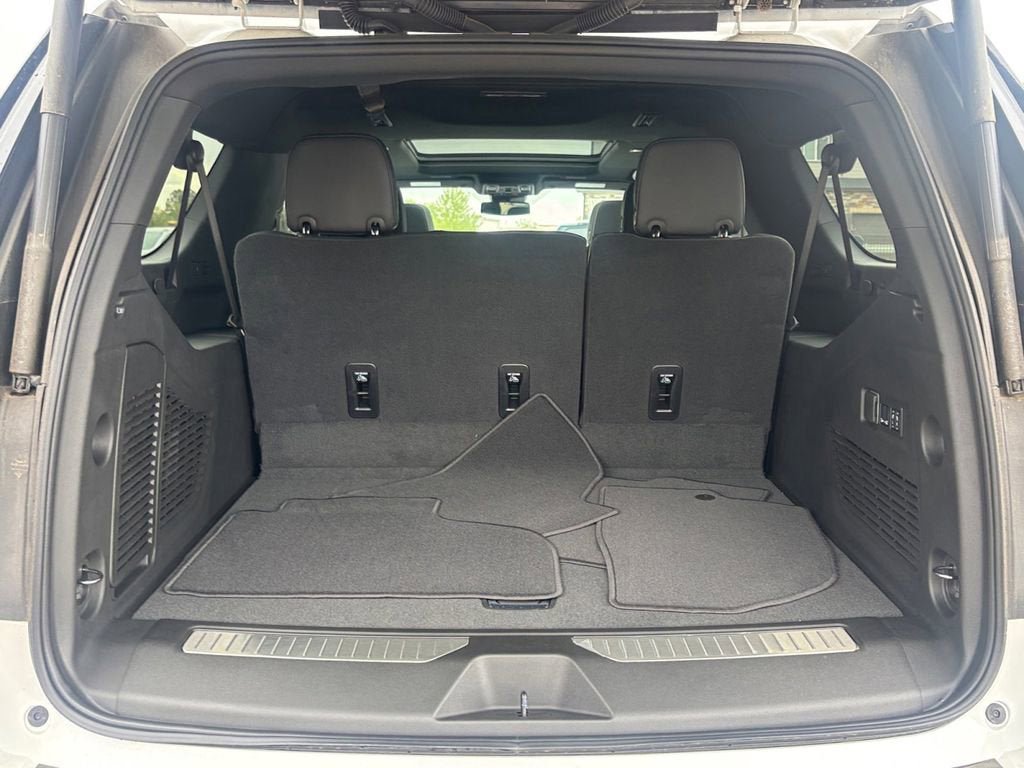 New 2025 Chevrolet Suburban Premier AWD/4WD image 17