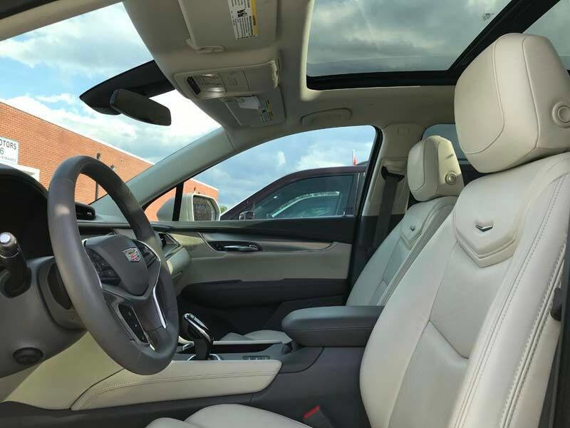 Used 2017 Cadillac XT5 Premium Luxury w/ Driver Assist Package image 25