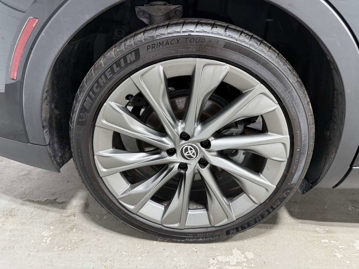 Used 2023 Toyota Crown w/ Advanced Technology Package image 7