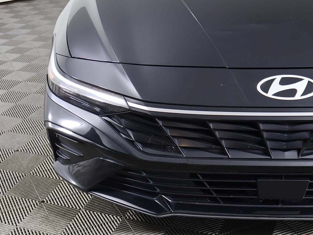 Used 2025 Hyundai Elantra SEL FWD image 14