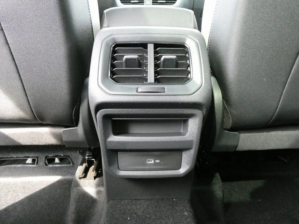 Certified 2025 Volkswagen Taos SE image 39