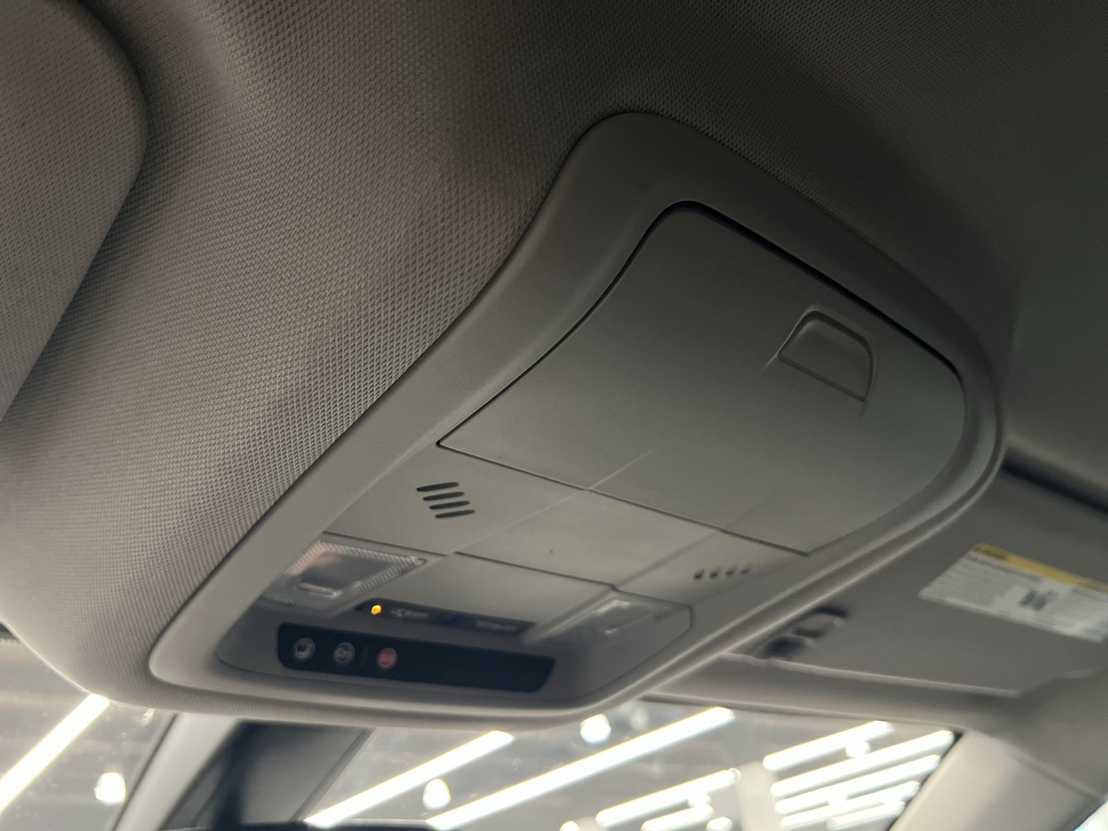 Used 2021 GMC Acadia SLE w/ Driver Convenience Package FWD image 33