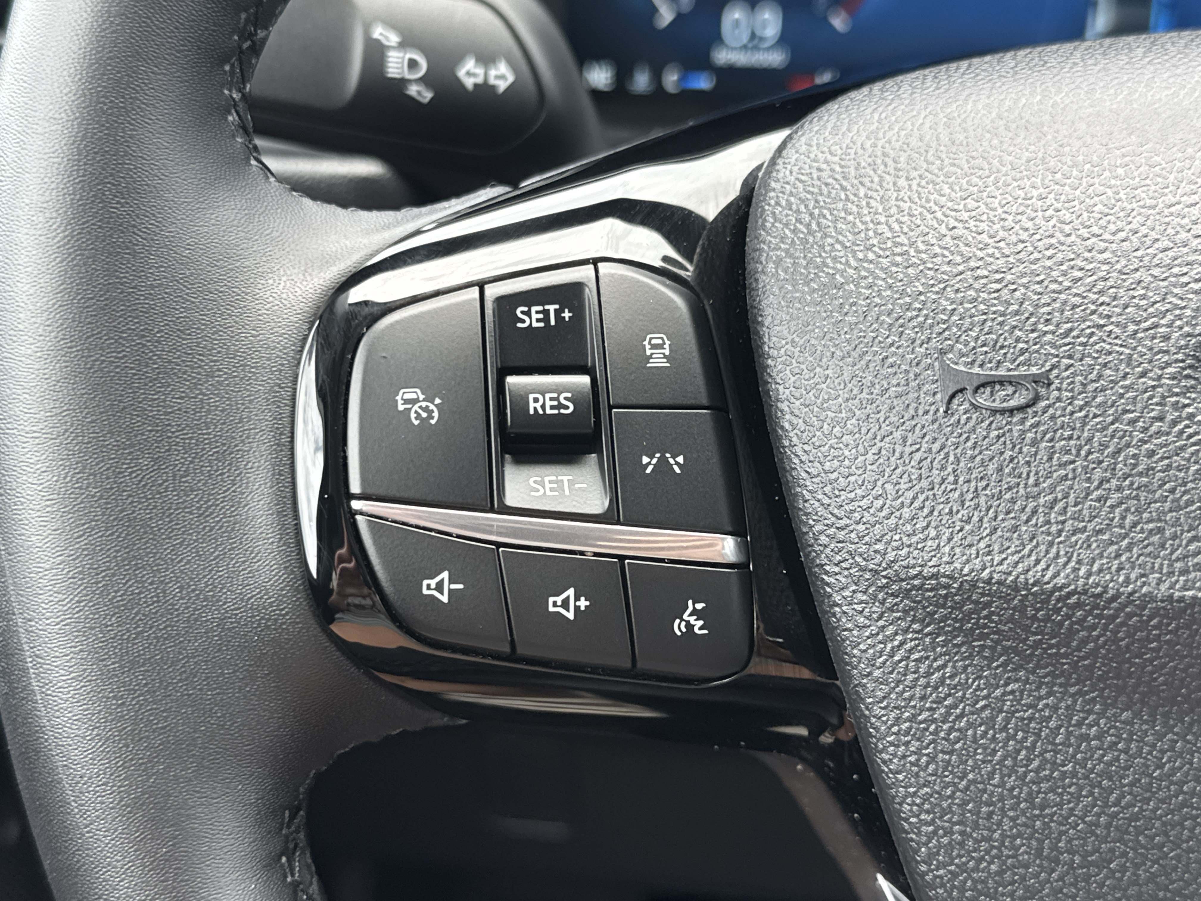Certified 2025 Ford Escape Platinum AWD/4WD image 16