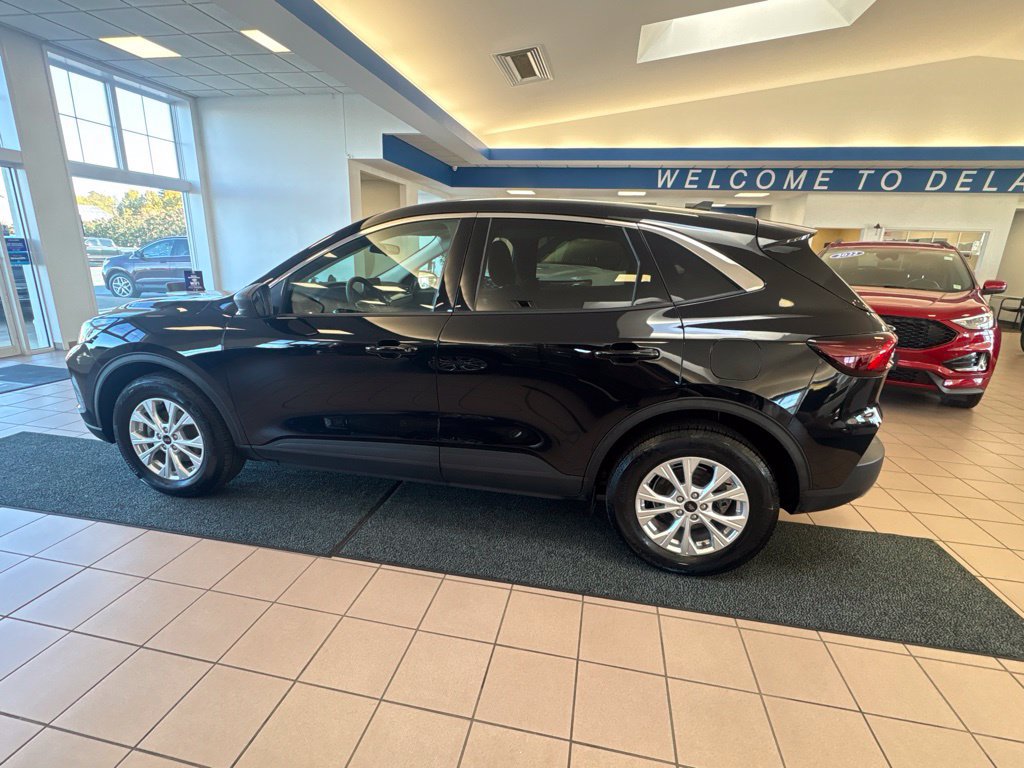 Used 2023 Ford Escape Active AWD/4WD image 2