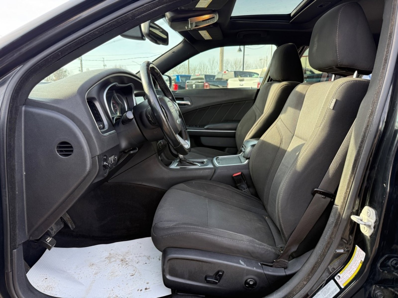 Used 2016 Dodge Charger SXT image 10