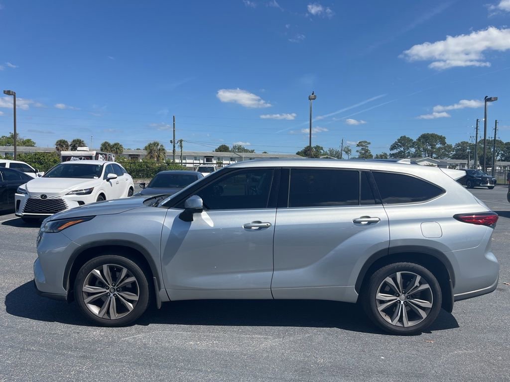 Used 2021 Toyota Highlander LE image 2