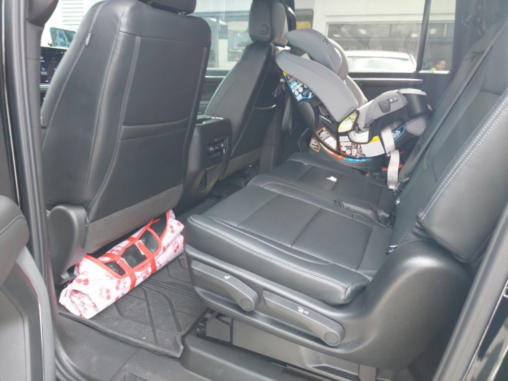 Used 2026 Chevrolet Suburban LS RWD image 10