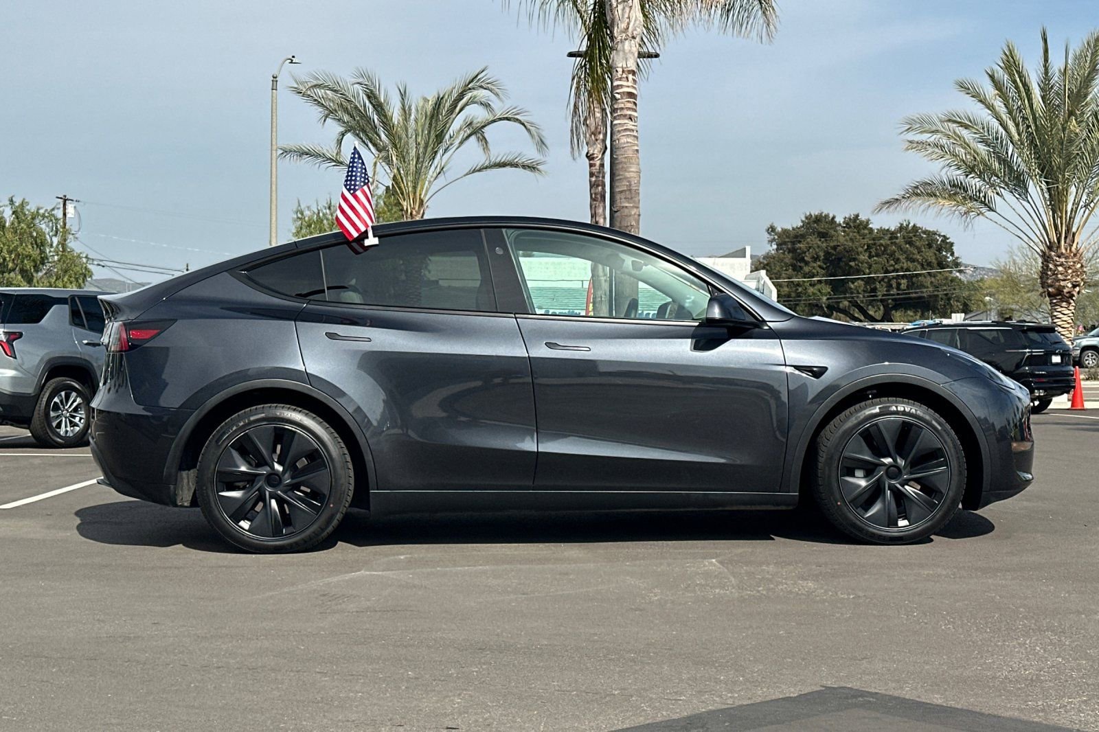 Used 2025 Tesla Model Y Long Range image 3