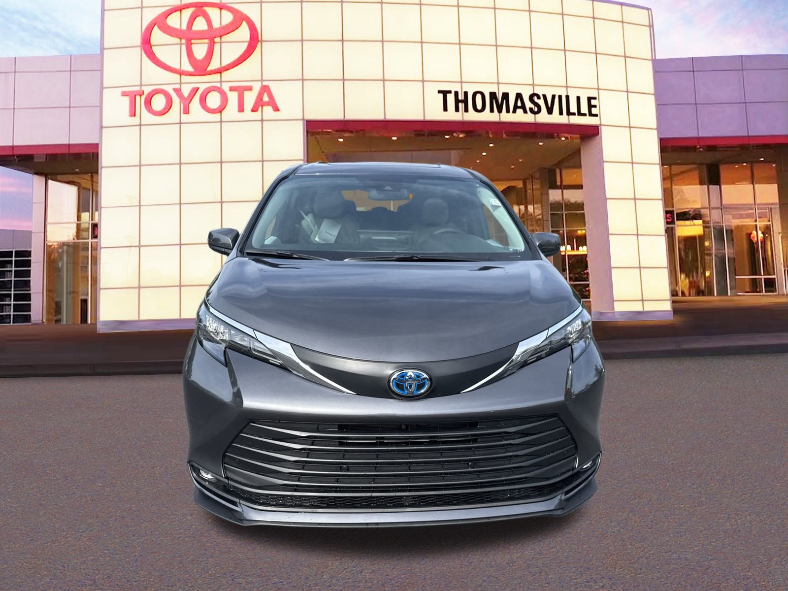 New 2025 Toyota Sienna XLE FWD image 2
