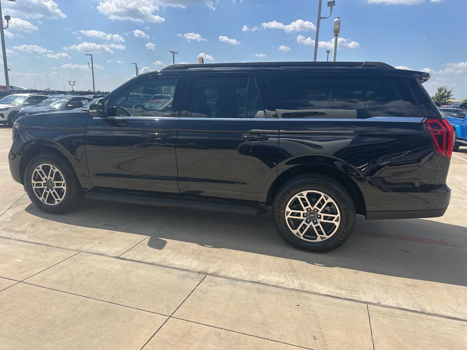 New 2025 Ford Expedition Max Active RWD image 7