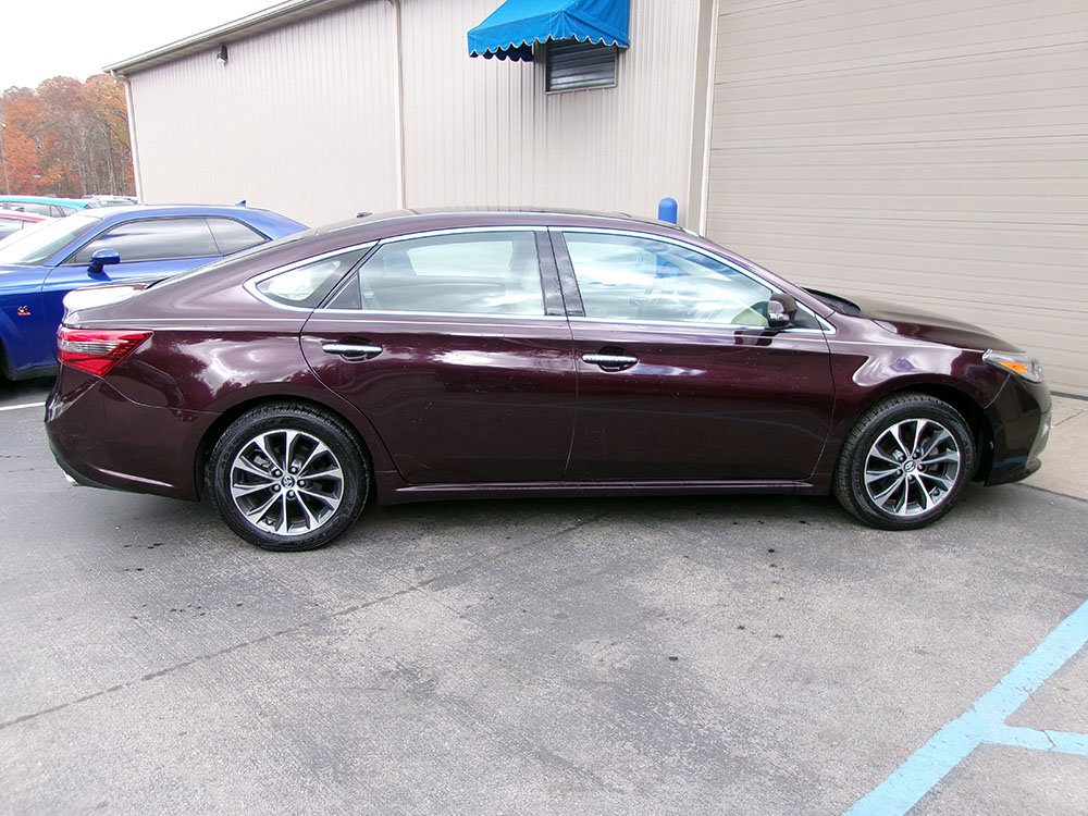 Used 2017 Toyota Avalon XLE Premium w/ Carpet Mat Package FWD image 8