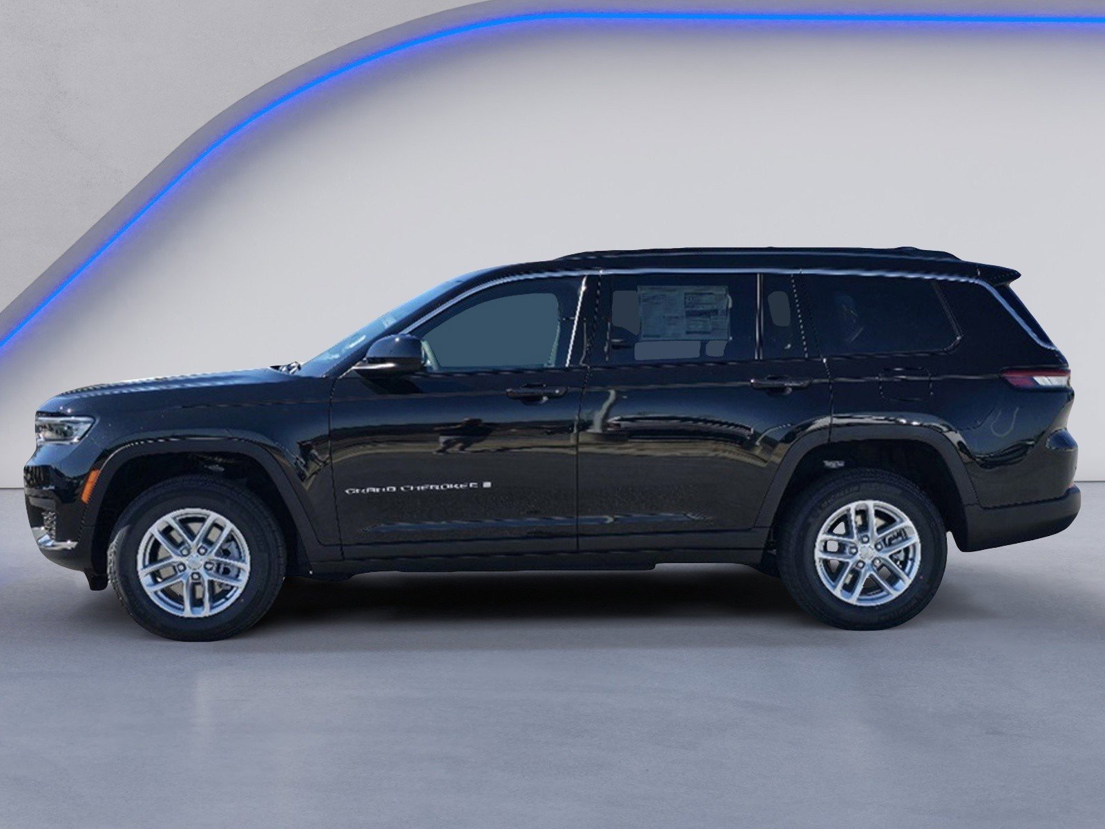 New 2025 Jeep Grand Cherokee L Laredo image 3