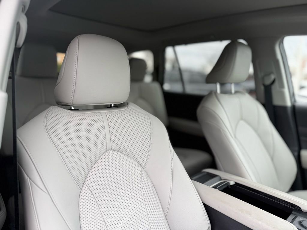 Certified 2025 Toyota Grand Highlander Limited image 24