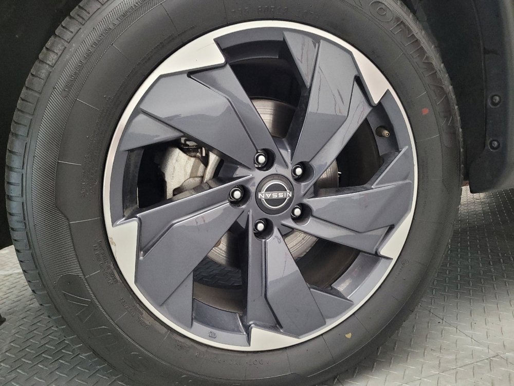Used 2024 Nissan Rogue SV image 31