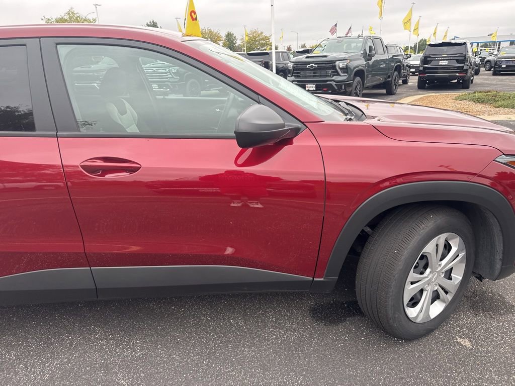 Used 2025 Chevrolet Trax LS image 13