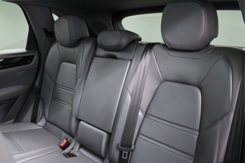 Used 2023 Porsche Cayenne AWD/4WD image 21