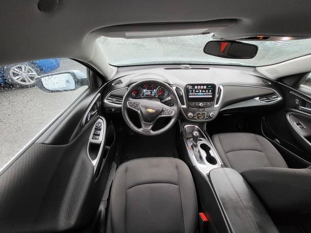 Used 2018 Chevrolet Malibu LT FWD image 13