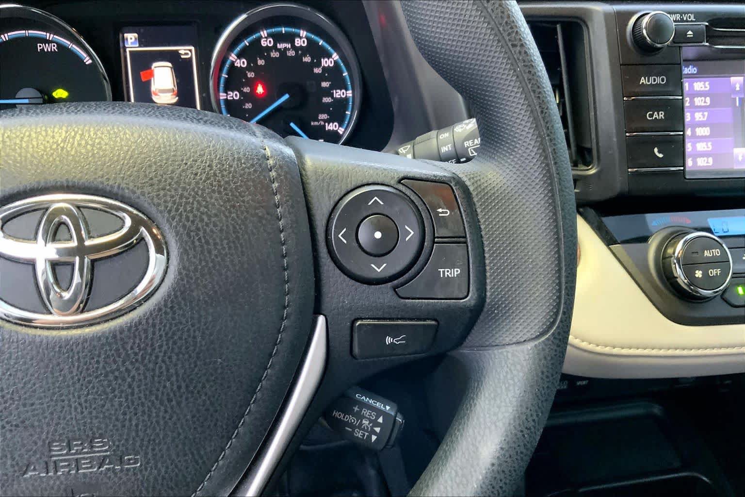 Used 2018 Toyota RAV4 LE AWD/4WD image 36
